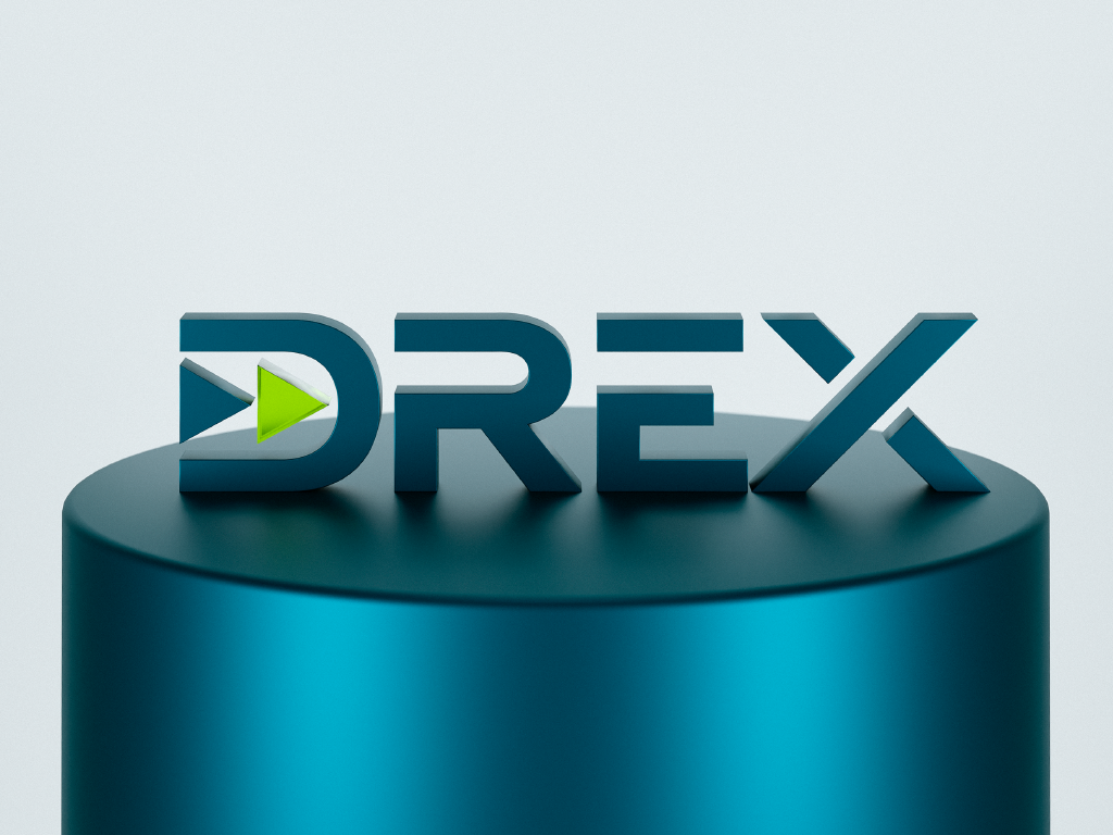 Renderização 3D do logotipo do Drex, o Real Digital brasileiro, com letras em azul escuro e uma seta verde vibrante no interior da letra D, posicionado sobre um pedestal circular azul.